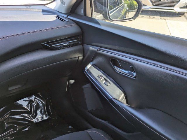 Used 2023 Nissan Sentra SR w/ Midnight Edition Package FWD image 16