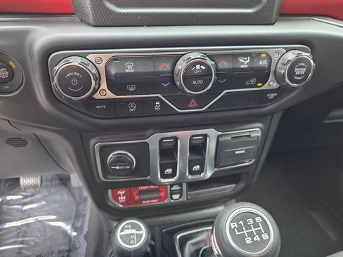 Used 2021 Jeep Wrangler Rubicon AWD/4WD image 17