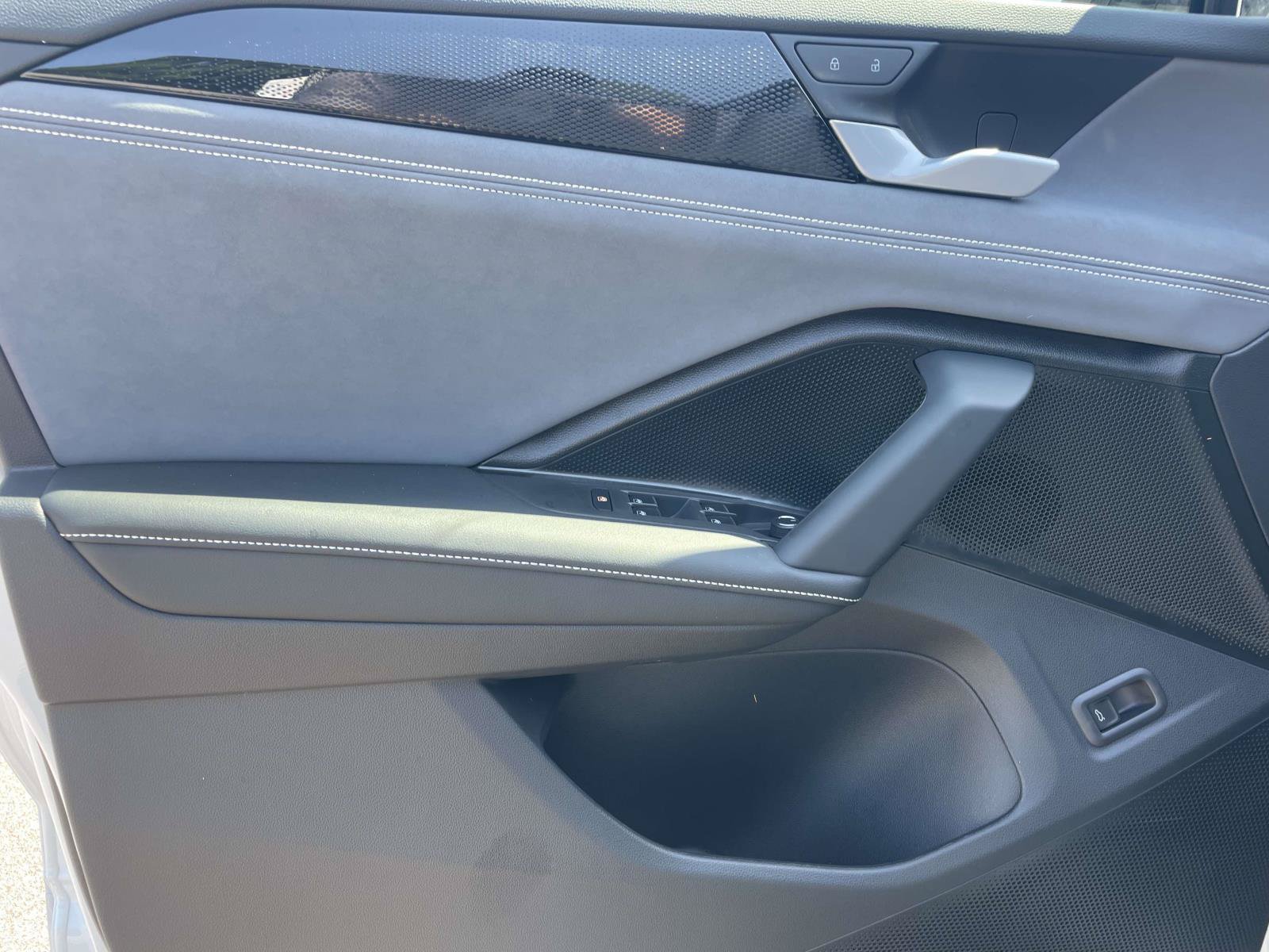 New 2026 Volkswagen Tiguan SE R-Line FWD image 14