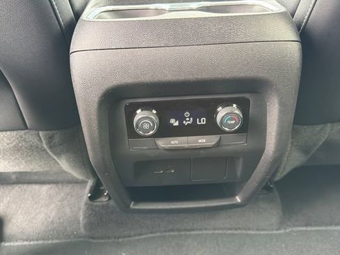 Used 2026 Chevrolet Traverse LT AWD/4WD image 36