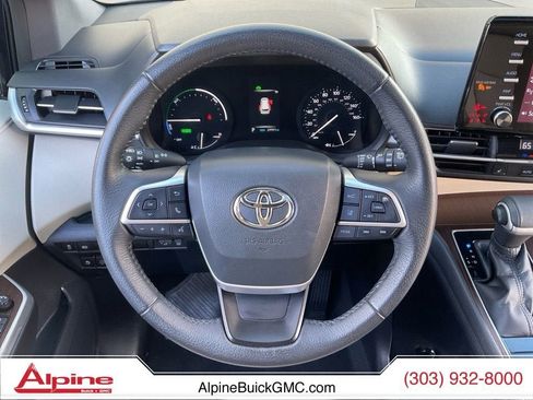 Used 2022 Toyota Sienna XLE image 12