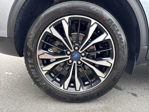 Used 2022 Ford Escape SE w/ SE Sport Appearance Package image 30