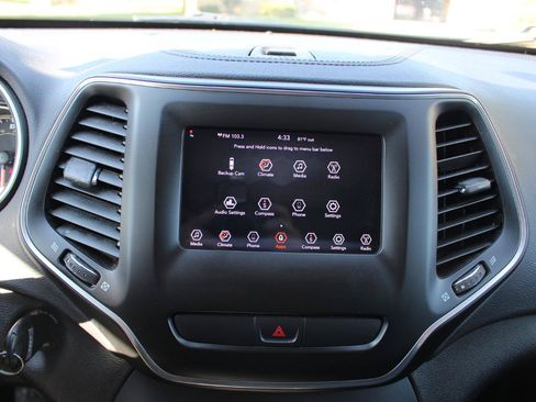 Used 2020 Jeep Cherokee Latitude FWD image 25