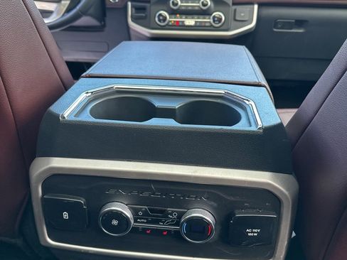 Used 2024 Ford Expedition Limited image 17
