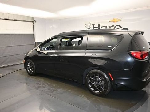 Used 2019 Chrysler Pacifica Limited w/ S Appearance Package FWD image 30