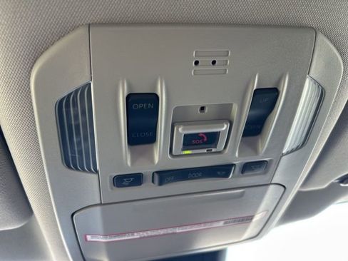 Used 2023 Toyota Highlander XLE image 26