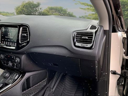 Used 2019 Jeep Compass Limited AWD/4WD image 16