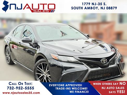 Used 2021 Toyota Camry SE image 1