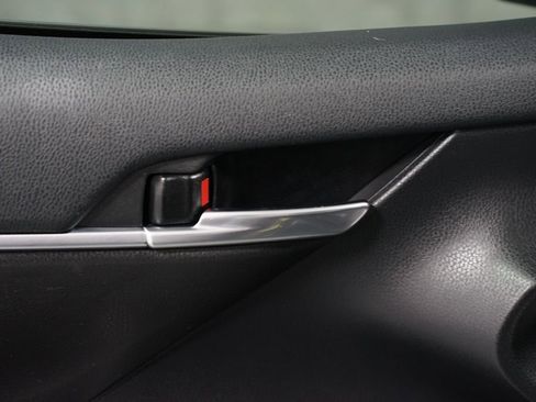 Used 2020 Toyota Camry LE FWD image 28