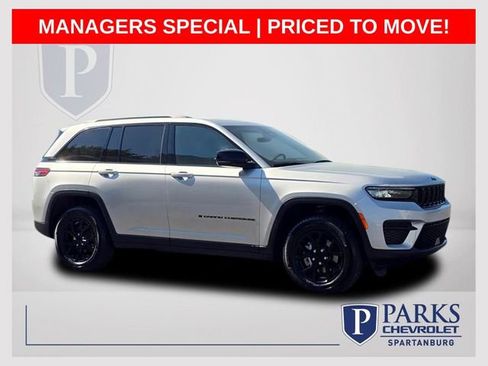 Used 2025 Jeep Grand Cherokee Altitude AWD/4WD image 1