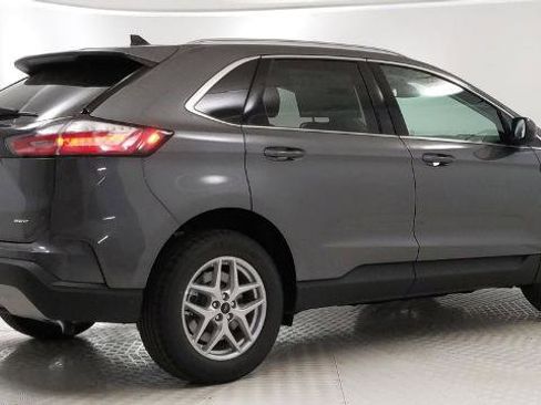 Certified 2024 Ford Edge SEL w/ Convenience Package AWD/4WD image 3
