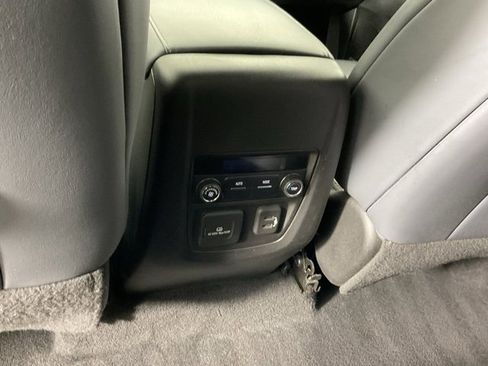 Used 2022 Buick Enclave Premium image 13