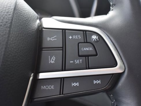 Used 2023 Toyota Highlander XLE FWD image 24