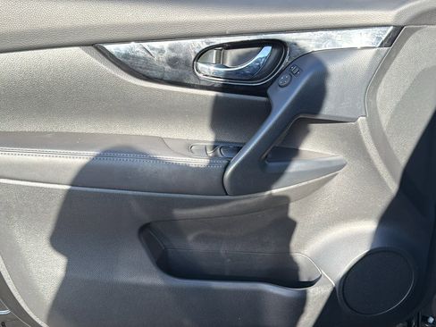 Used 2022 Nissan Rogue Sport SL image 6