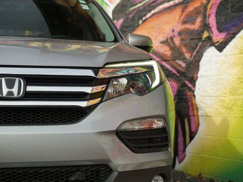 Used 2017 Honda Pilot Elite image 5