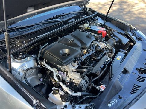 Used 2019 Toyota Camry XLE image 33