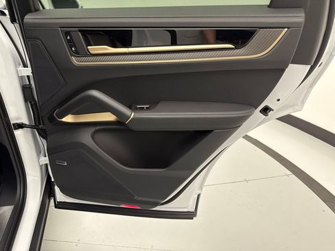 New 2026 Porsche Cayenne Turbo AWD/4WD image 32
