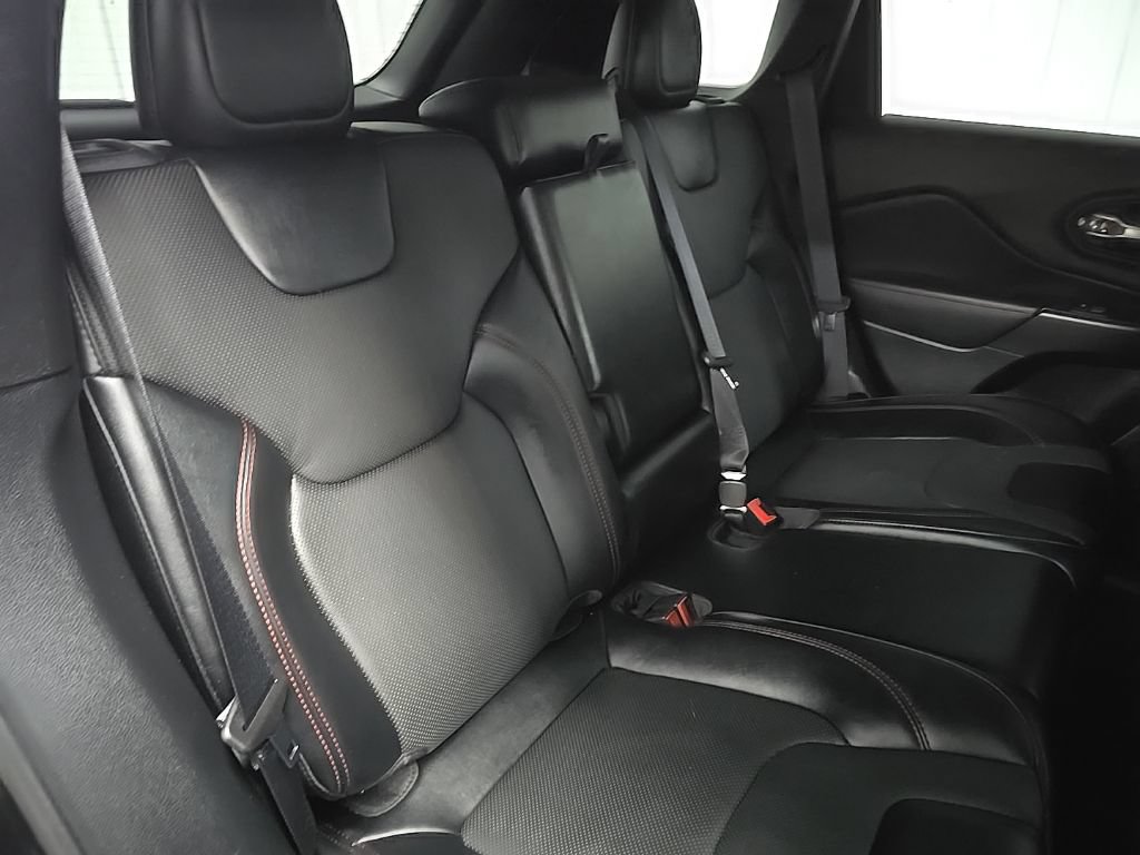 Used 2022 Jeep Cherokee Trailhawk w/ Premium Leather Package AWD/4WD image 18