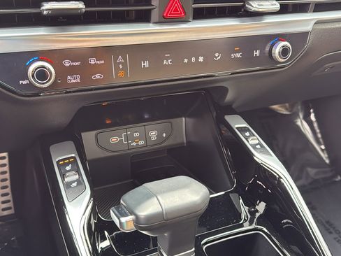 Used 2024 Kia Sorento SX Prestige w/ Olive Brown Leather Package image 22