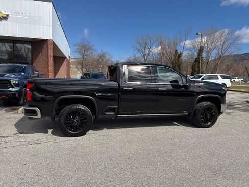 Used 2025 Chevrolet Silverado 2500 LTZ w/ LTZ Premium Package image 12
