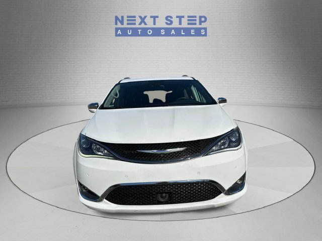 Used 2018 Chrysler Pacifica Limited w/ Advanced Safetytec Group FWD image 2