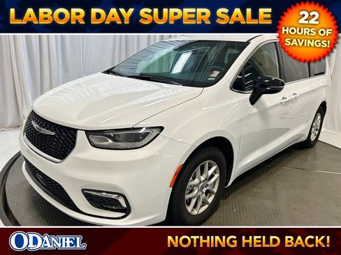 Used 2025 Chrysler Pacifica Select FWD image 26