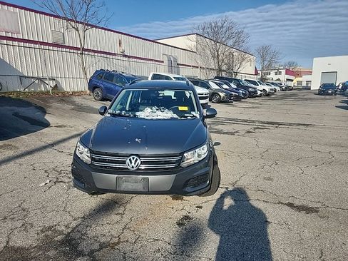 Used 2016 Volkswagen Tiguan S image 8