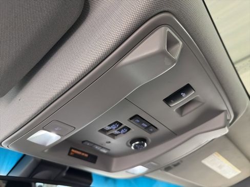 Used 2020 GMC Yukon Denali w/ Open Road Package image 36