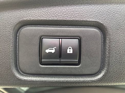 Used 2023 Nissan Pathfinder SL w/ Black Appearance Package AWD/4WD image 14