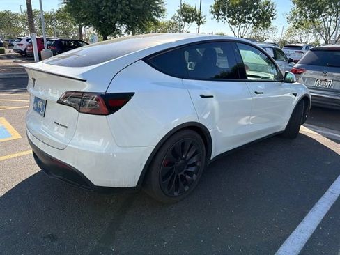 Used 2022 Tesla Model Y Performance AWD/4WD image 3