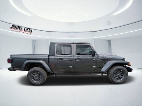 New 2025 Jeep Gladiator Sport image 2
