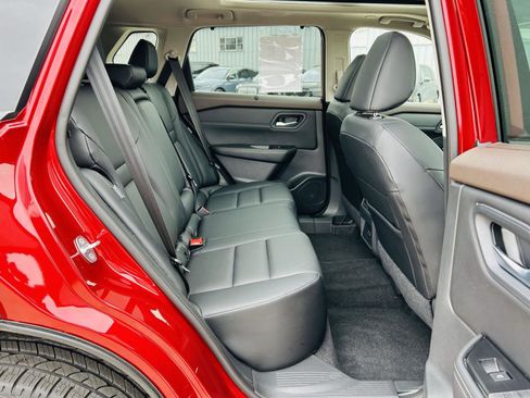 Used 2023 Nissan Rogue SV w/ SV Premium B Package image 30