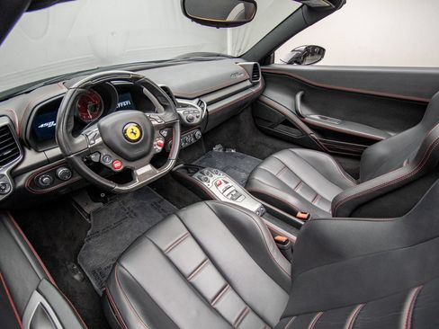 Used 2014 Ferrari 458 Spider RWD image 18