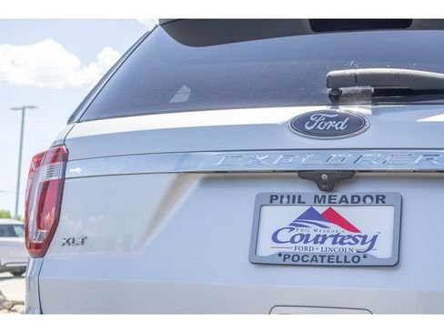 Used 2018 Ford Explorer XLT w/ Equipment Group 202A AWD/4WD image 31
