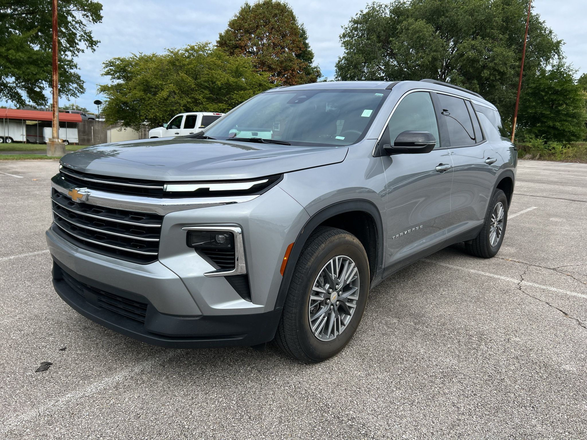 Used 2025 Chevrolet Traverse LT FWD image 7