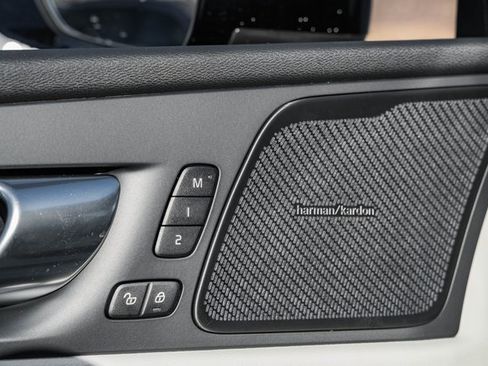 New 2026 Volvo XC60 B5 Ultra w/ Climate Package image 37