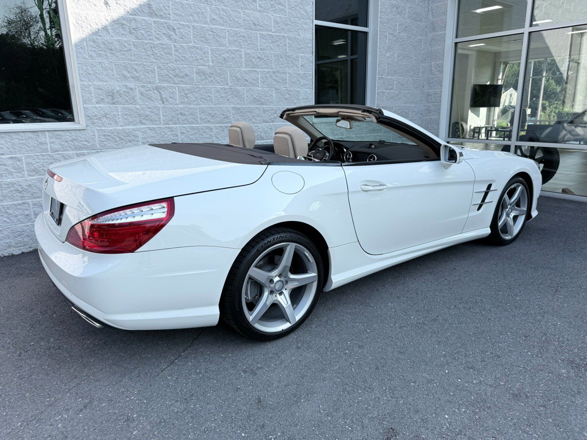 Used 2015 Mercedes-Benz SL 550 image 34