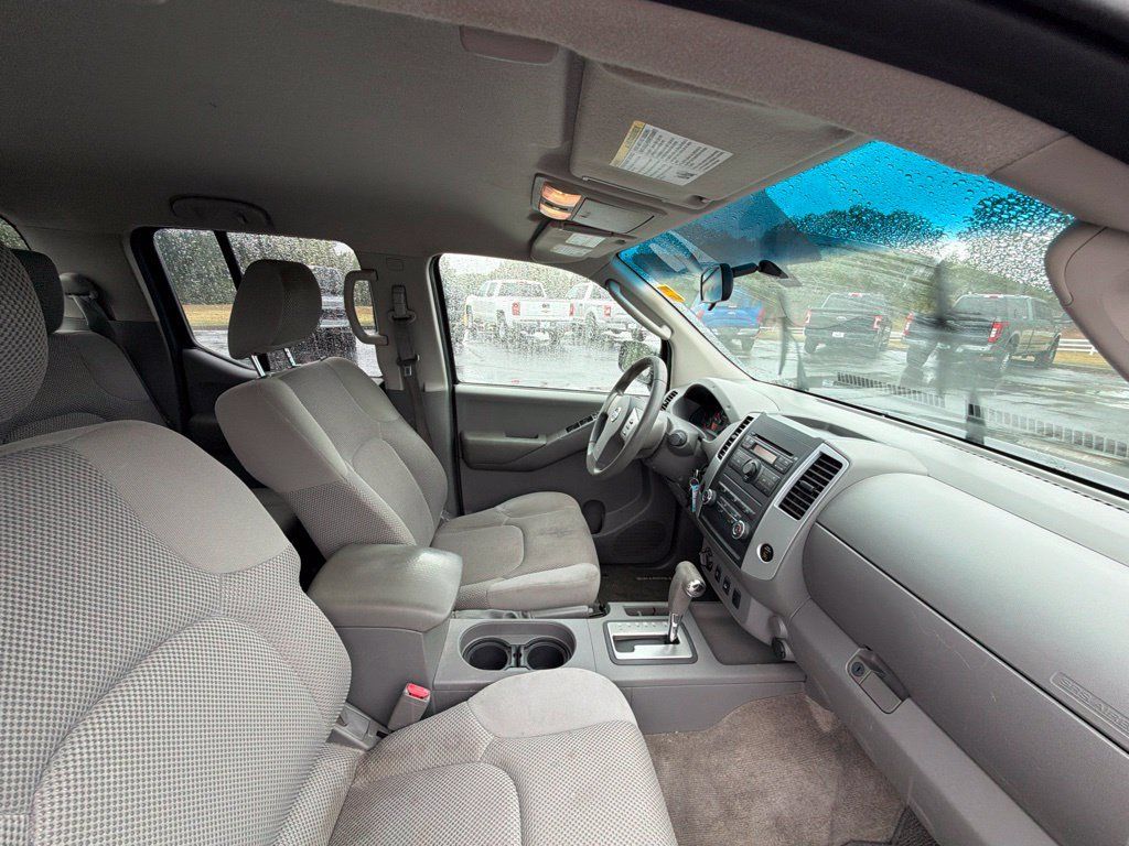 Used 2010 Nissan Frontier SE AWD/4WD image 13