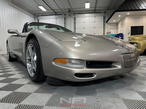 Used 2000 Chevrolet Corvette Coupe w/ Memory Pkg RWD image 24