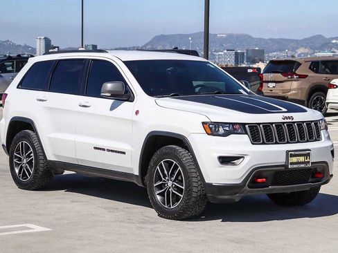 Used 2017 Jeep Grand Cherokee Trailhawk image 3