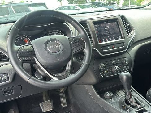 Used 2019 Jeep Cherokee Trailhawk w/ Cold Weather Group AWD/4WD image 13