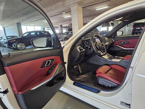 Used 2025 BMW 330i xDrive Sedan w/ M Sport Package image 32