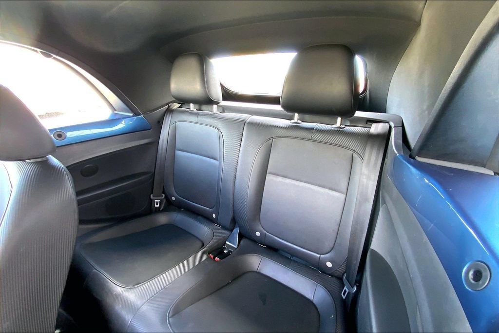Used 2019 Volkswagen Beetle 2.0T SE FWD image 25