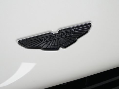 Used 2019 Aston Martin DB11 Volante image 46