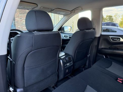 Used 2018 Nissan Pathfinder S image 16