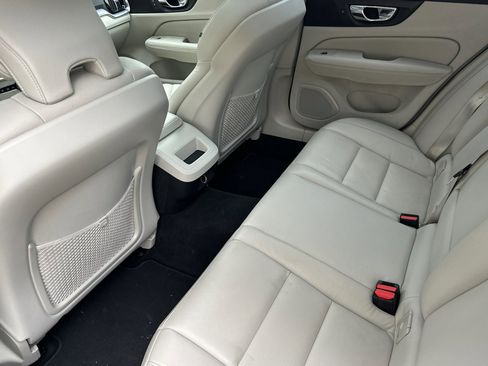 Used 2019 Volvo S60 T5 Momentum w/ Premium Package FWD image 13