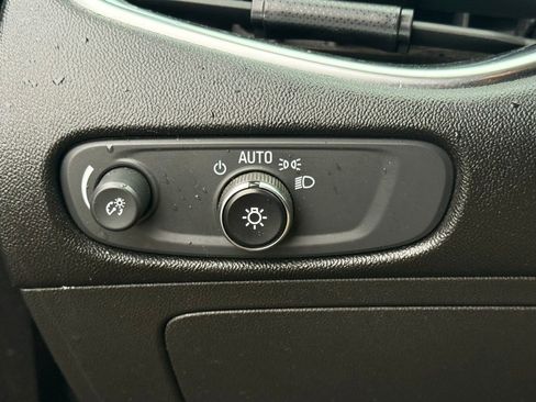 Used 2018 Chevrolet Malibu Hybrid w/ Driver Confidence Package image 6