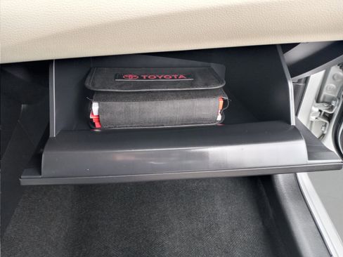 Used 2025 Toyota Corolla LE w/ Convenience Package image 40