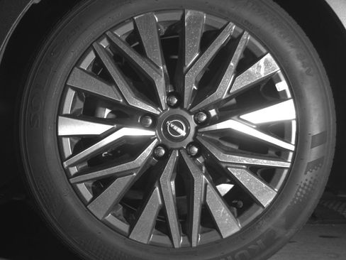 Used 2025 Nissan Altima 2.5 SV FWD image 15