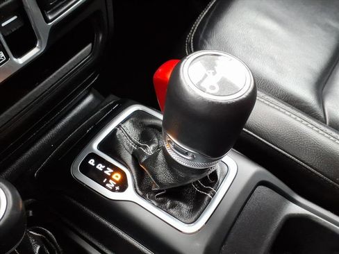 Used 2018 Jeep Wrangler Unlimited Sahara image 20